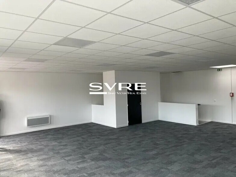 Local d'activités dans Marignane à vendre - Photo du bâtiment - Image 2 de 14