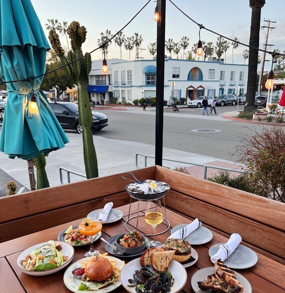 2255-2259 Avenida De La Playa, La Jolla, CA à louer - Photo du bâtiment - Image 2 de 22