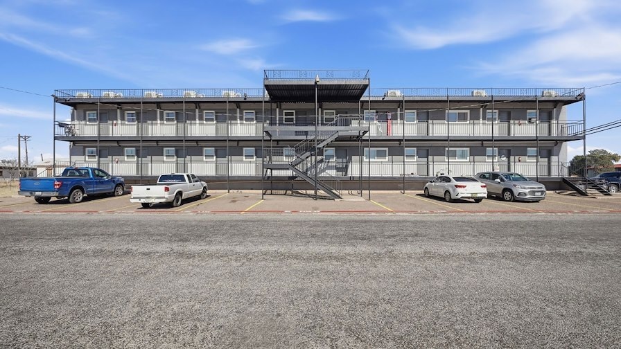 808 Avenue H, Levelland, TX for sale Primary Photo- Image 1 of 3