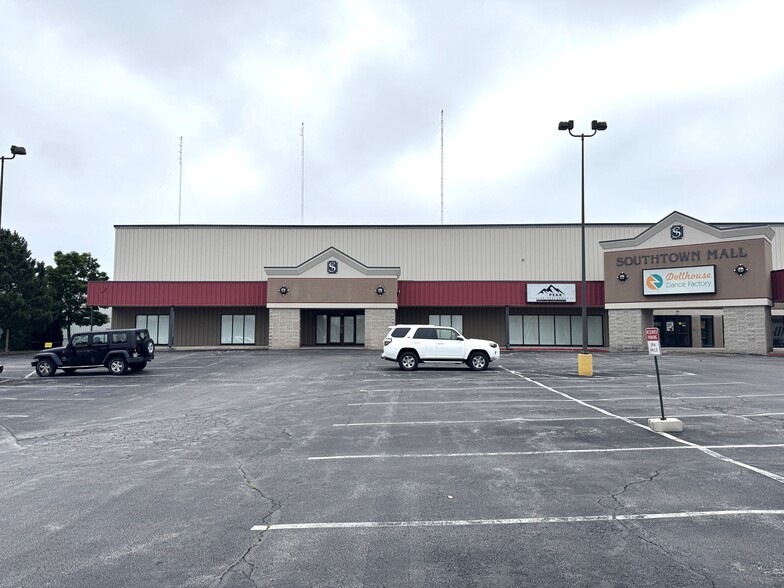 3319-3321 S Business Dr, Sheboygan, WI à louer - Photo du bâtiment - Image 2 de 5