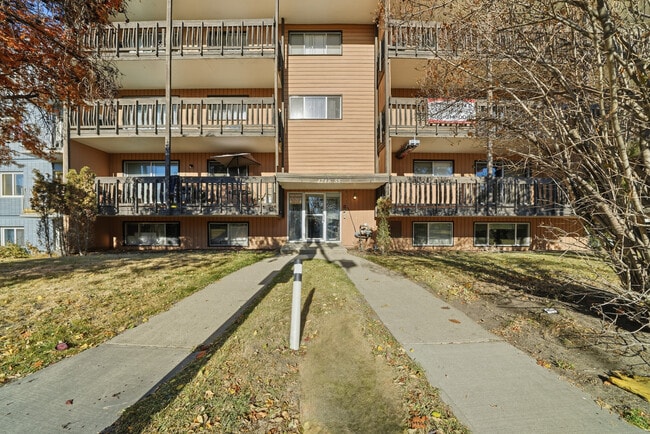 More details for 4746 55 St, Red Deer, AB - Multifamily for Sale