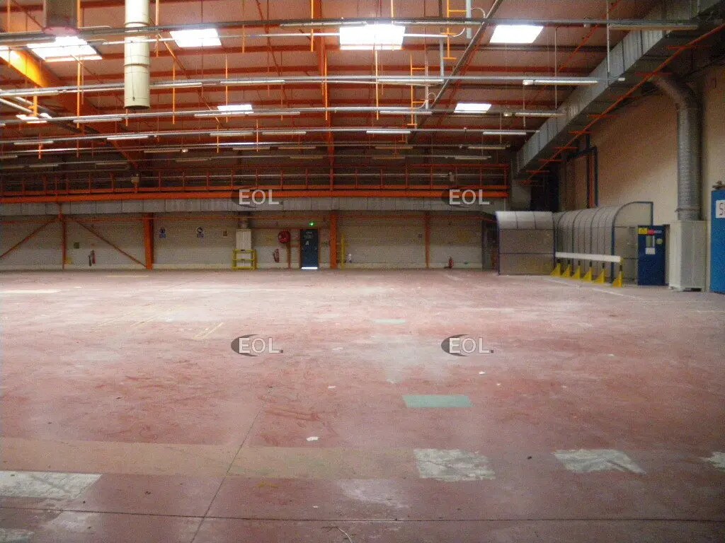 Industrial in Tarascon for lease Interior Photo- Image 1 of 2