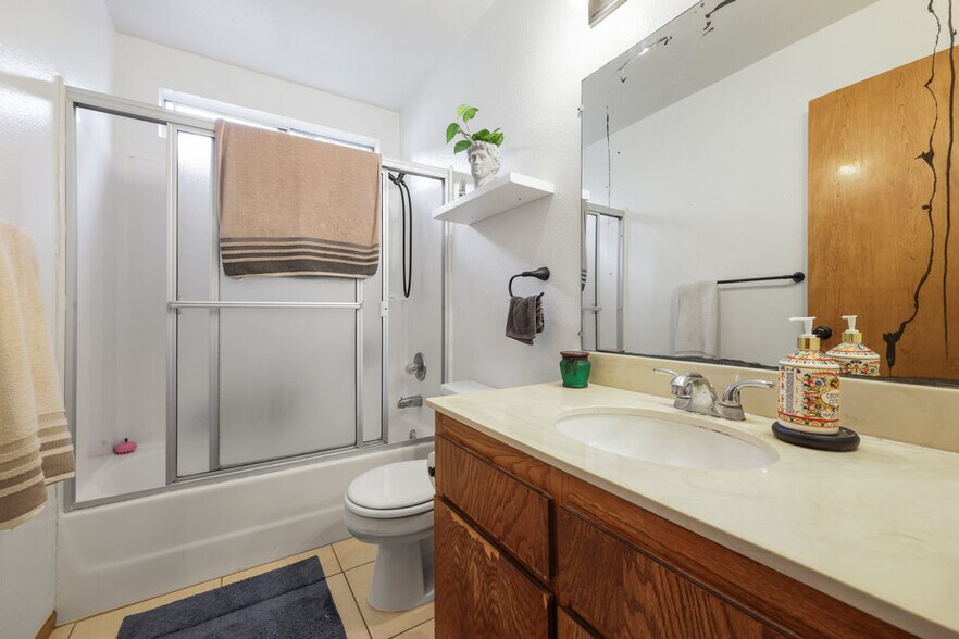 380 Plymouth Dr, Vista, CA à vendre - Photo du bâtiment - Image 3 de 14