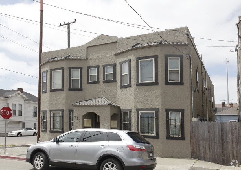 751 E 11th St, Oakland, CA à vendre - Photo du bâtiment - Image 2 de 3