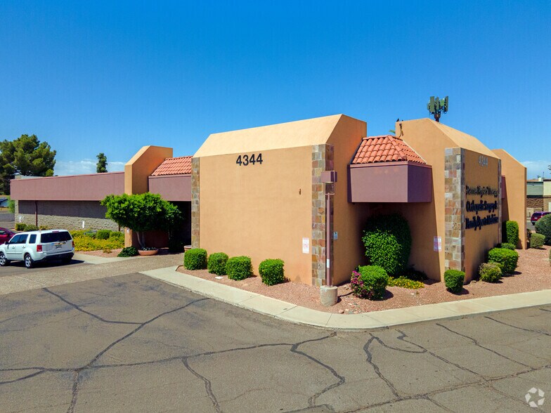 4344 W Bell Rd, Glendale, AZ à louer - Photo du bâtiment - Image 2 de 4