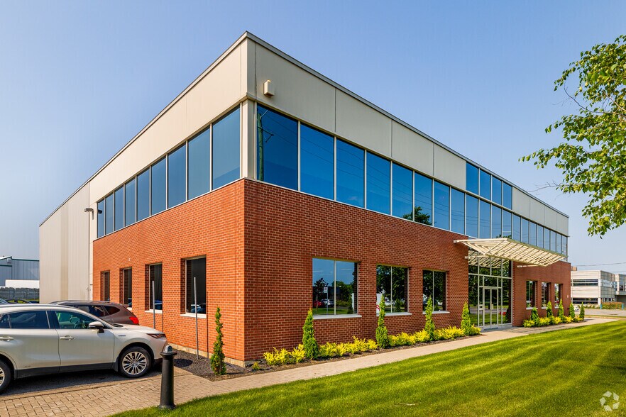 2150 Rue Bombardier, Ste-Julie, QC à vendre - Photo du bâtiment - Image 1 de 1