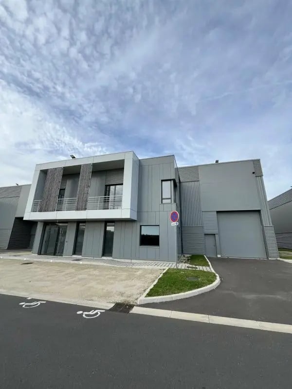 Flex in Chanteloup-en-Brie for sale Building Photo- Image 1 of 13