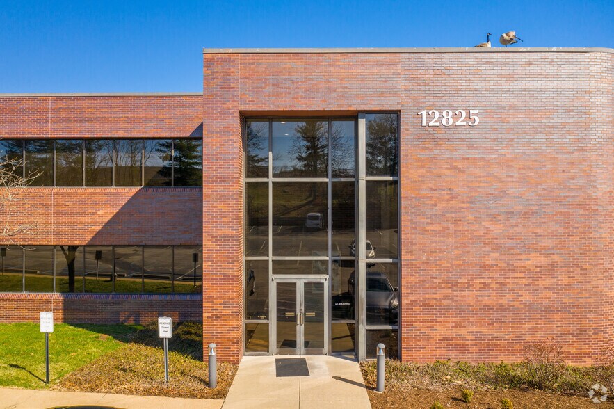 12825 Flushing Meadows Dr, Saint Louis, MO à louer - Photo du bâtiment - Image 3 de 4