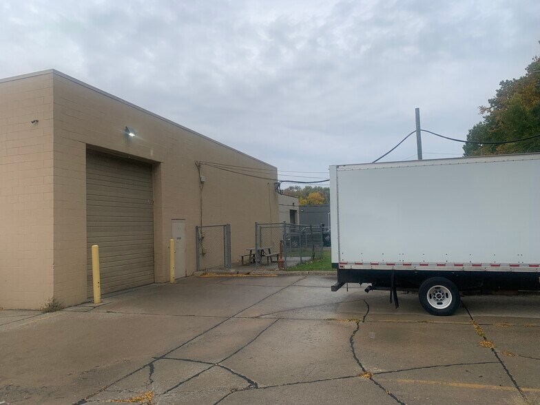 35360 Forton Ct, Clinton Township, MI à louer - Photo du bâtiment - Image 2 de 7