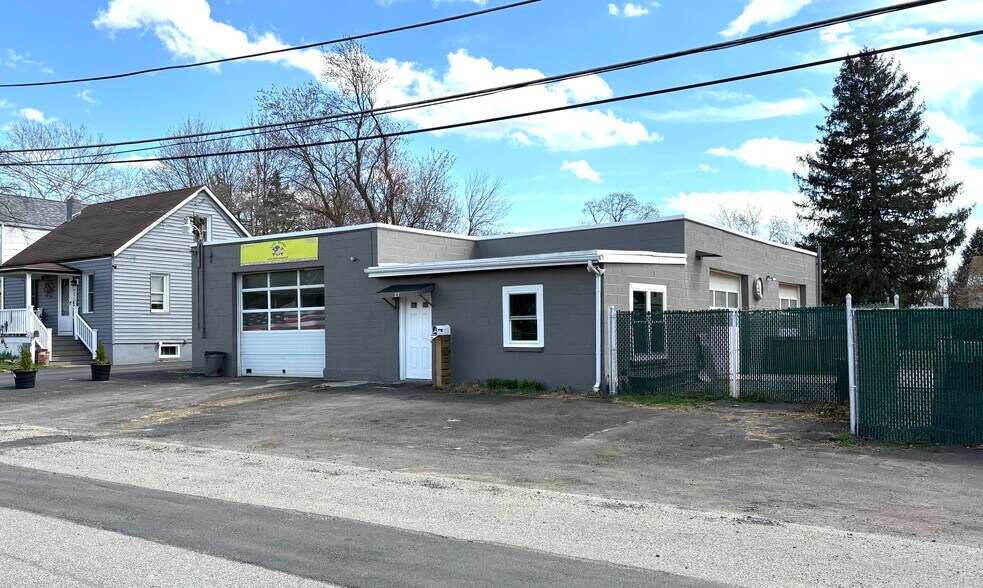 27 Brooks Ave, Morrisville, PA à vendre - Photo du bâtiment - Image 3 de 14
