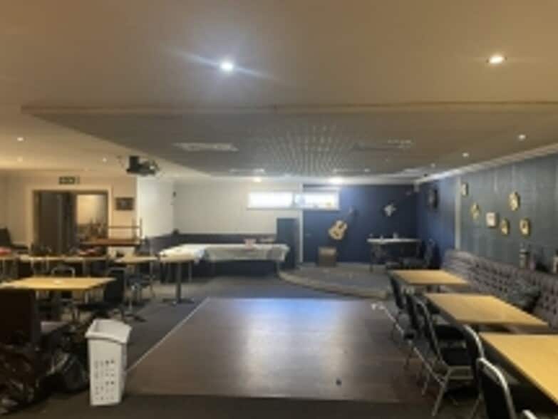 24-74 Waunddu, Pontypool for sale - Interior Photo - Image 2 of 4