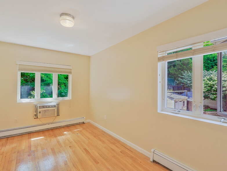 8666 Midland Pky, Jamaica, NY for sale - Building Photo - Image 3 of 18