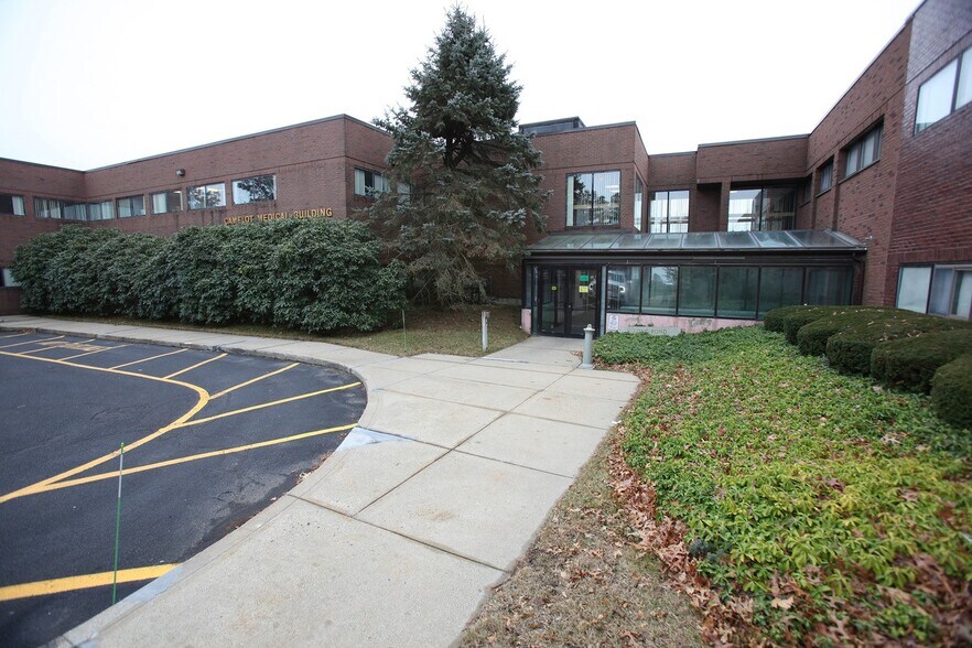 110 Long Pond Rd, Plymouth, MA for lease - Building Photo - Image 1 of 8