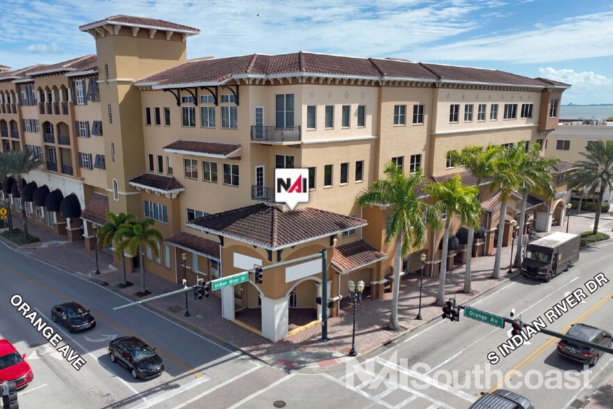 120-140 S Indian River Dr, Fort Pierce, FL à louer - Photo du bâtiment - Image 3 de 9
