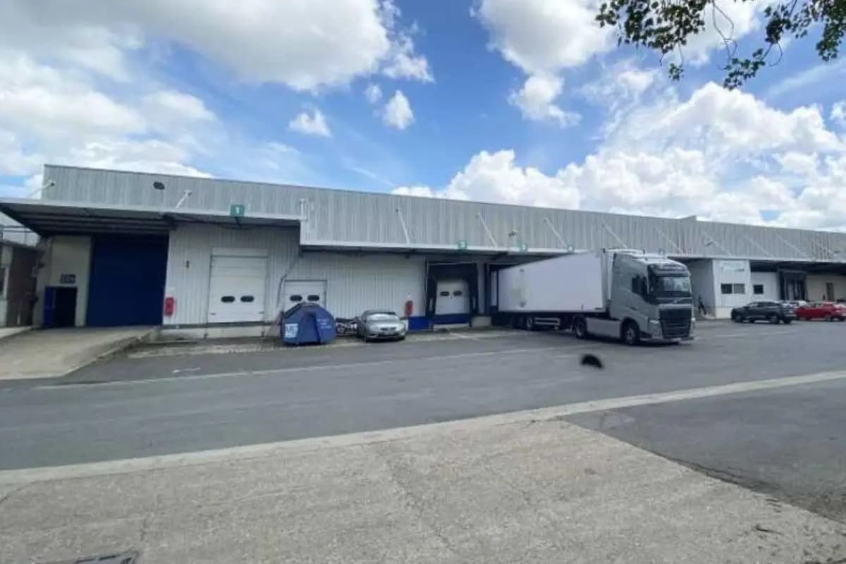 Flex in Thiais for lease Building Photo- Image 1 of 20