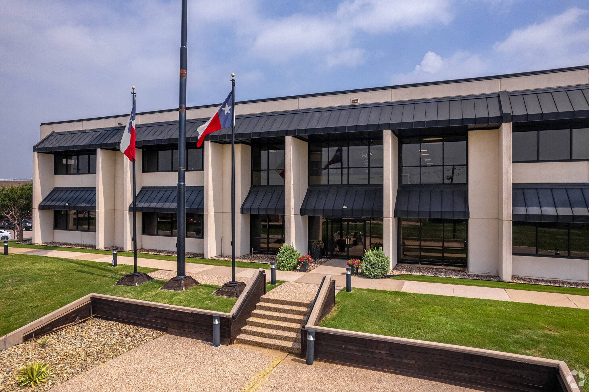 5751 Kroger Dr, Fort Worth, TX for lease Building Photo- Image 1 of 22