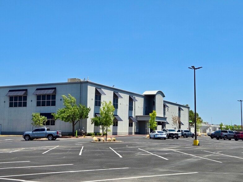 2401 NW 23rd St, Oklahoma City, OK for lease - Building Photo - Image 3 of 18