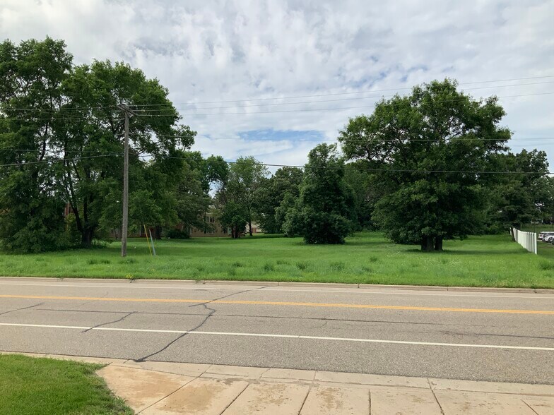 S 1st St, Waite Park, MN à vendre - Photo du bâtiment - Image 3 de 27