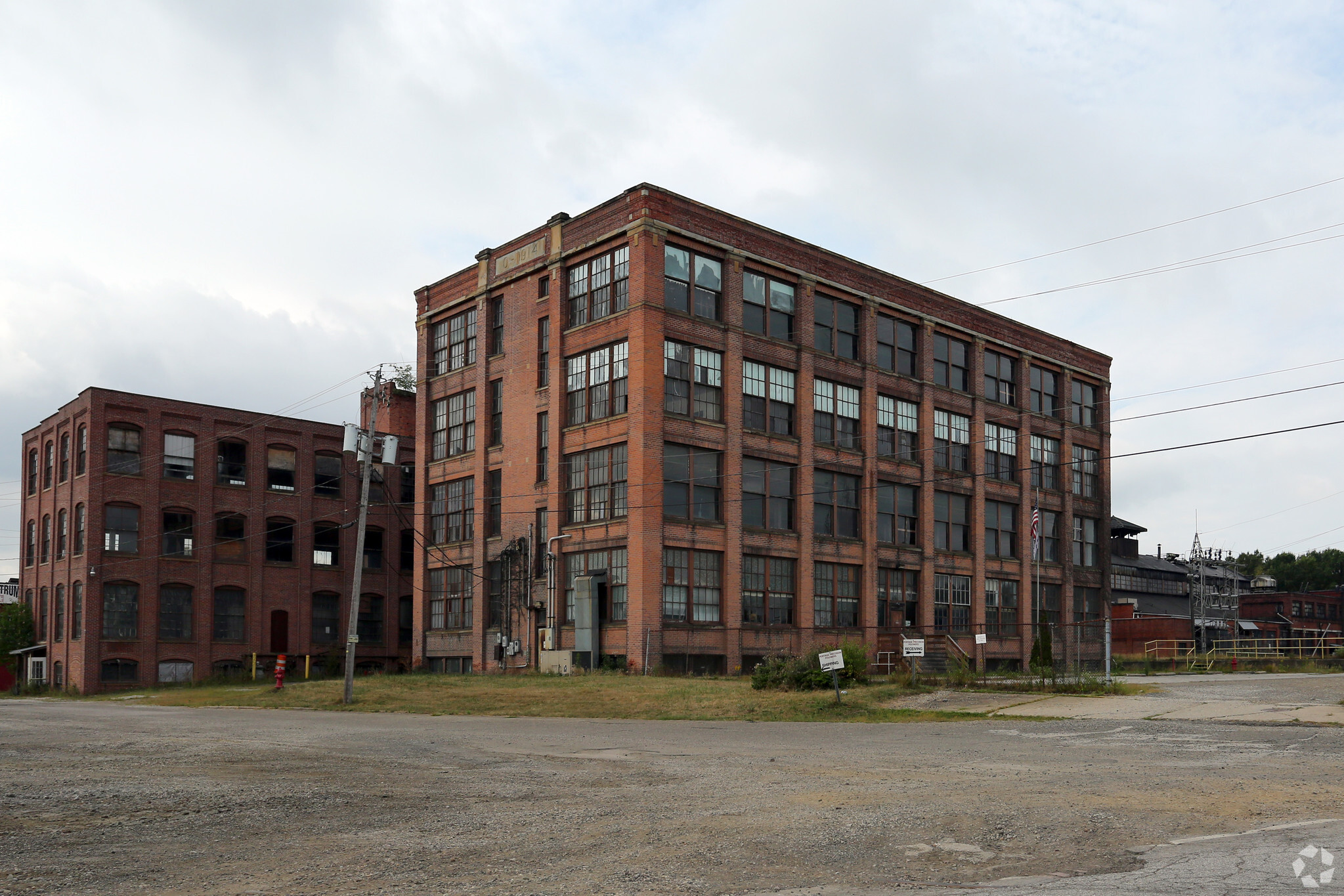 215 W Lake St, Ravenna, OH for sale Primary Photo- Image 1 of 1