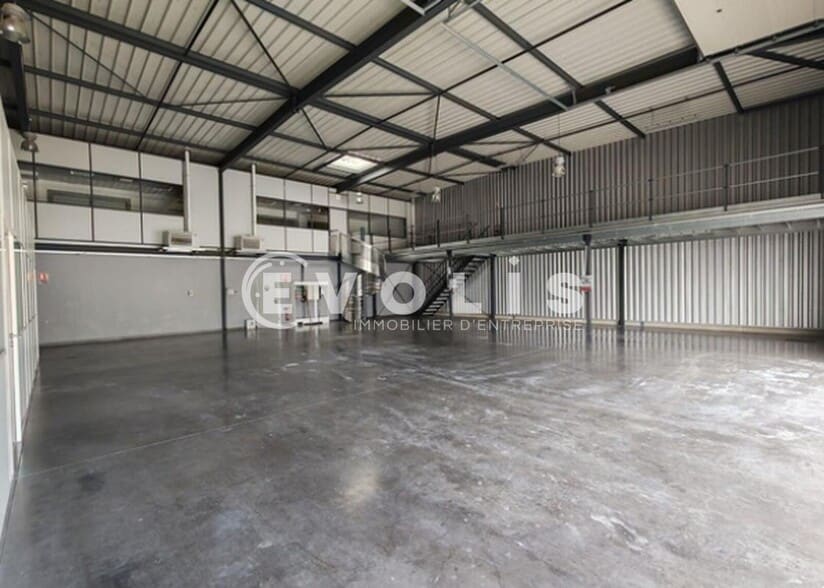 2 Chemin Des Plattes, Vourles for lease - Interior Photo - Image 3 of 13
