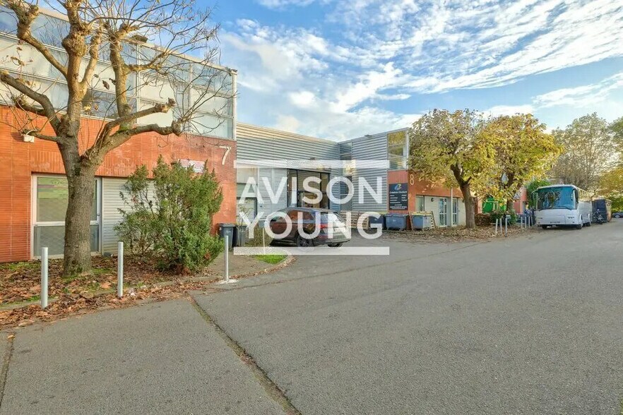 Flex in Gonesse for lease - Building Photo - Image 1 of 7