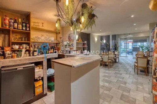Retail in Grenoble for sale - Interior Photo - Image 3 of 11