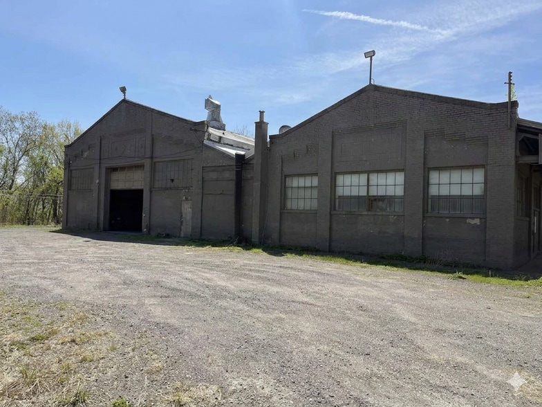 105 Woodward Hill Rd, Edwardsville, PA for sale - Building Photo - Image 2 of 8