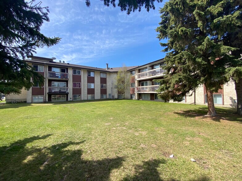 4612 50 St, Drayton Valley, AB à vendre - Photo principale - Image 1 de 1