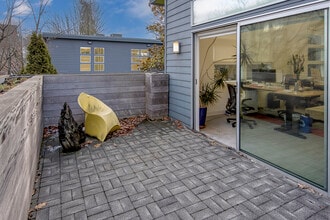 921 Aurora Ave N, Seattle, WA à vendre Photo du bâtiment- Image 2 de 5