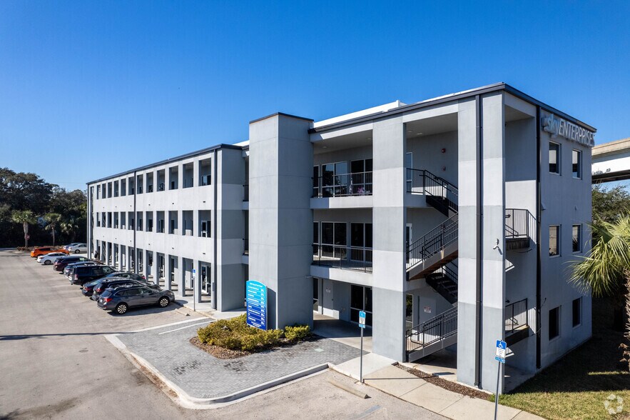 2300 Marsh Point Rd, Neptune Beach, FL à louer - Photo du bâtiment - Image 1 de 14