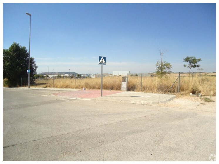 Calle Francisco Javier Sáenz de Oiza, 14, Villalbilla, Madrid à vendre - Photo du bâtiment - Image 2 de 3