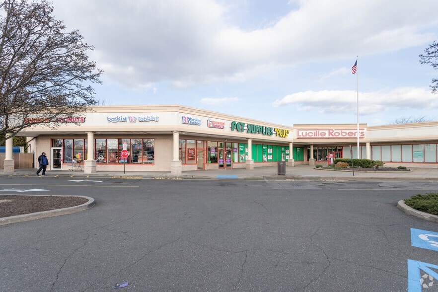 201-233 W Merrick Rd, Valley Stream, NY for lease - Building Photo - Image 2 of 4