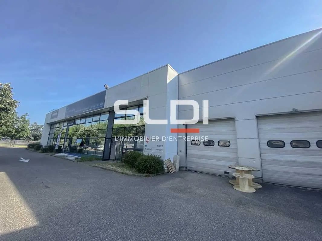 Office in Décines-Charpieu for lease Building Photo- Image 1 of 6