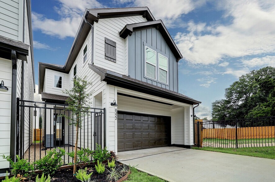 8664 Easthaven Blvd, Houston, TX for sale - Primary Photo - Image 1 of 1