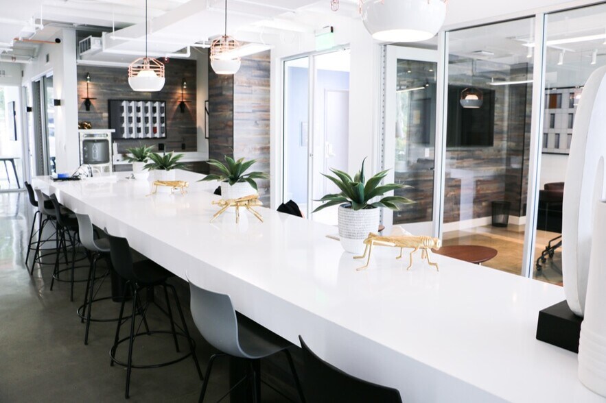 100 E MacArthur Blvd, Santa Ana, CA for lease - Building Photo - Image 3 of 9