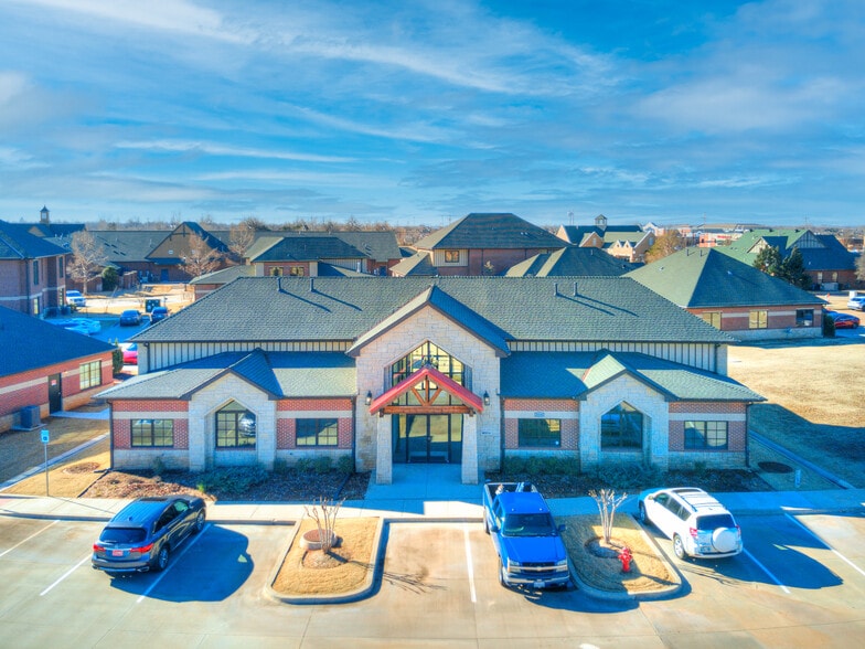 2836 N Kelly Ave, Edmond, OK for lease - Building Photo - Image 1 of 31