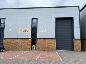 31-33 Oak Field Rd, Three Legged Cross à louer Photo du bâtiment- Image 1 de 3