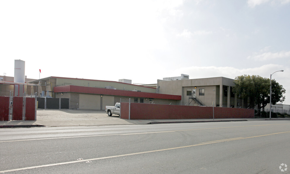 1025 E Bardsley Ave, Tulare, CA for lease - Building Photo - Image 2 of 7