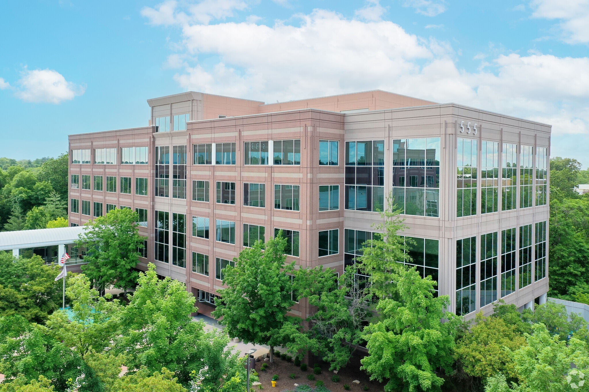 555 Maryville University Dr, Saint Louis, MO for lease Building Photo- Image 1 of 9