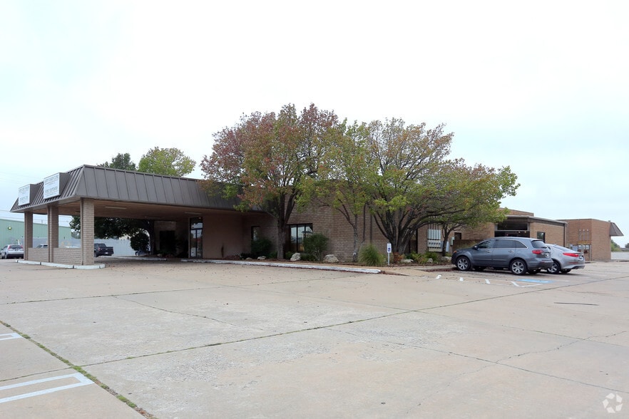 3300 S Aspen Ave, Broken Arrow, OK for sale - Building Photo - Image 3 of 5