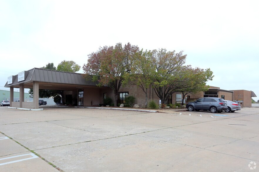 3300 S Aspen Ave, Broken Arrow, OK à vendre - Photo du bâtiment - Image 3 de 5