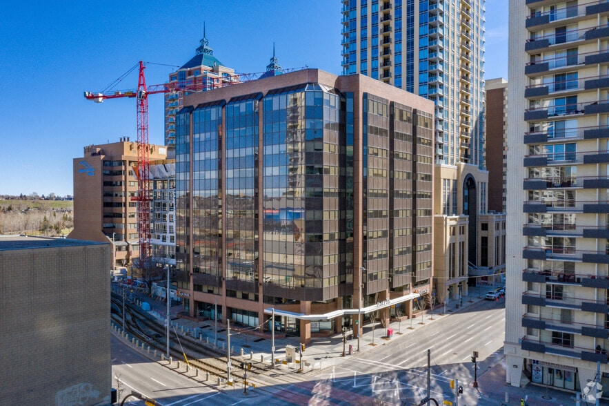 940-950 6th Ave SW, Calgary, AB à louer - Photo du bâtiment - Image 1 de 6