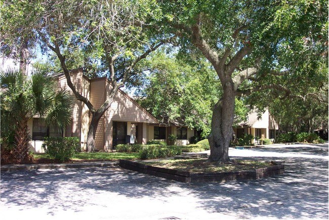 Plus de détails pour 2430 Estancia Blvd, Clearwater, FL - Bureau à vendre