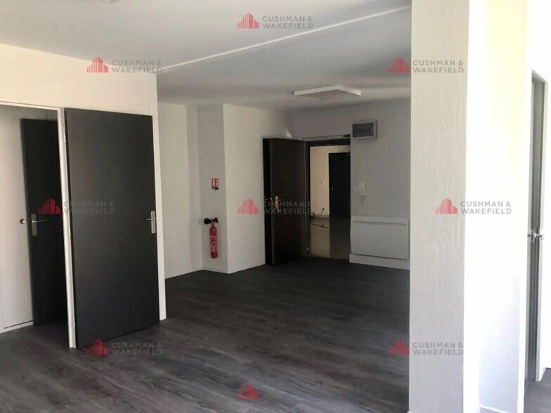 Office in Dijon for lease - Interior Photo - Image 3 of 6