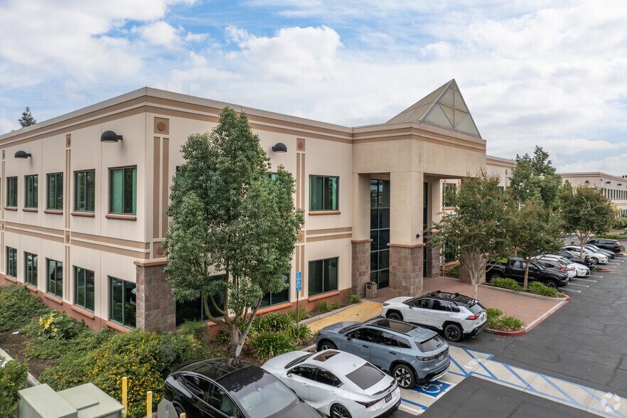1825 Chicago Ave, Riverside, CA à vendre - Photo du bâtiment - Image 3 de 4