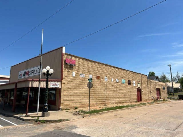 402 North Main, Cement, OK à vendre - Photo du bâtiment - Image 2 de 11