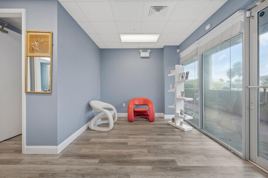 2515 State Road 7, Wellington, FL à louer - Hall d’entrée - Image 2 de 11
