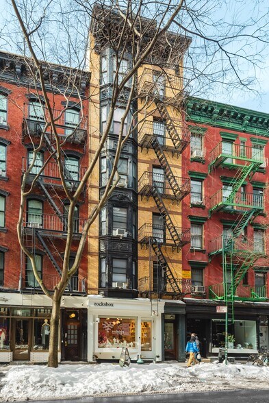 239 Elizabeth St, New York, NY à vendre - Photo du bâtiment - Image 2 de 14