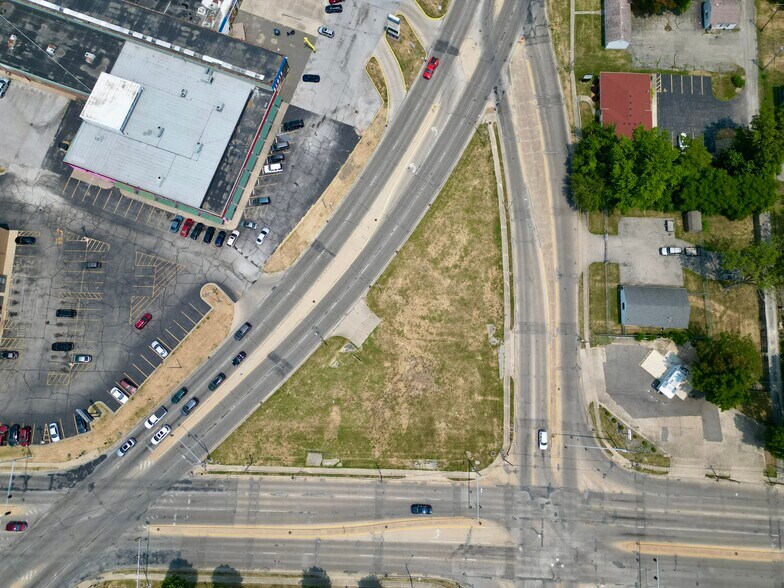 1321 N Oakland Ave, Decatur, IL à vendre - Photo du bâtiment - Image 3 de 12