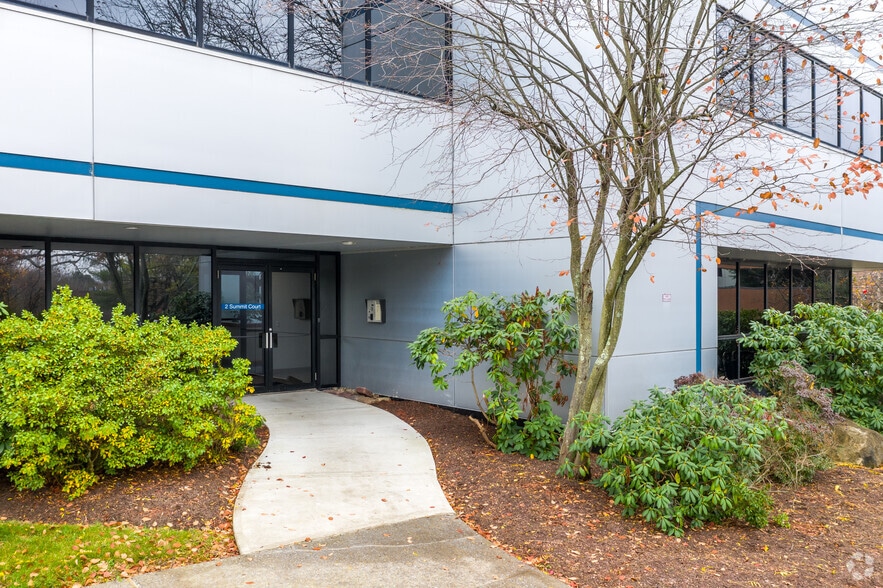 2 Summit Ct, Fishkill, NY for lease - Building Photo - Image 3 of 12